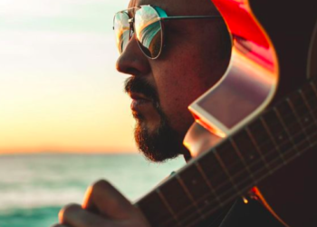 Pepe Aguilar estrenó «QUE DIGAN LO QUE DIGAN»