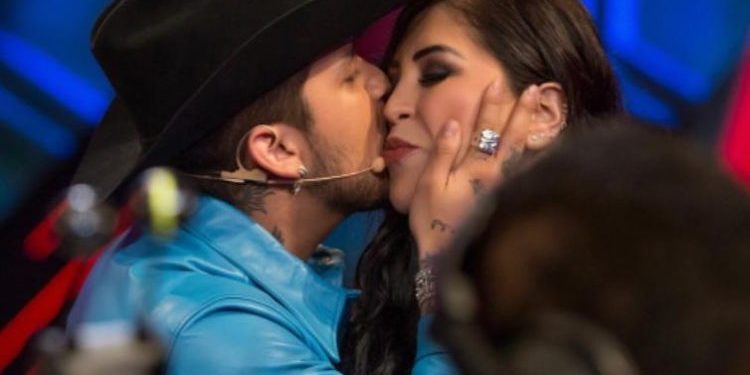 Demanda contra los padres de Christian Nodal