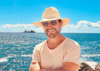 Marco Antonio Solis creo su linea de Tequila llamada Tesoro Azul