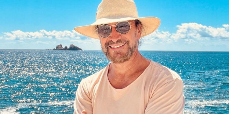 Marco Antonio Solis creo su linea de Tequila llamada Tesoro Azul