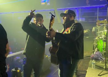Los Del Villa y su nueva colaboración  «ME LA ROLO»