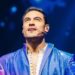 CARLOS RIVERA ES SORPRENDIDO POR FANS EN SU CUMPLEAÑOS