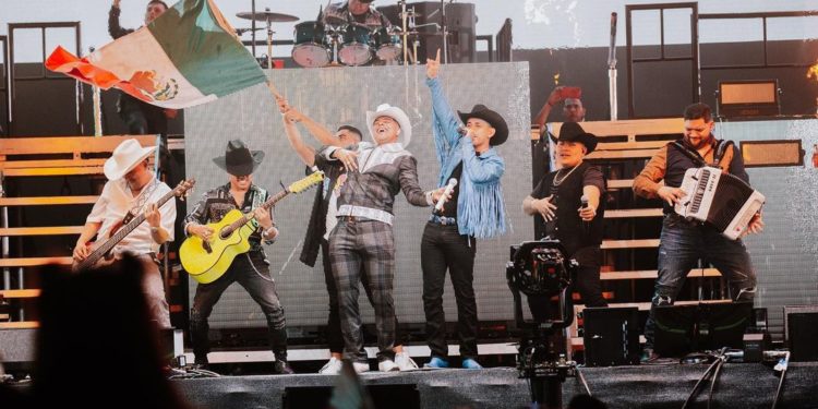 Grupo Firme  estrenaron «DE TRAGO EN TRAGO»