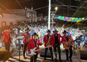 Kikin y Los Astros estrenaron «FACIL DE CONVENCER»