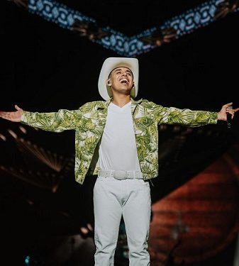 El divertido momento que se vivio de la caída Jhonny Caz