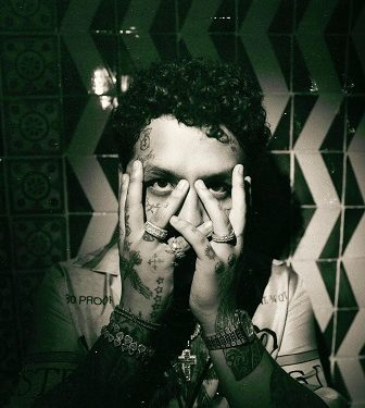 Christian Nodal dio un adelanto de su nuevo tema «Aguardiente»