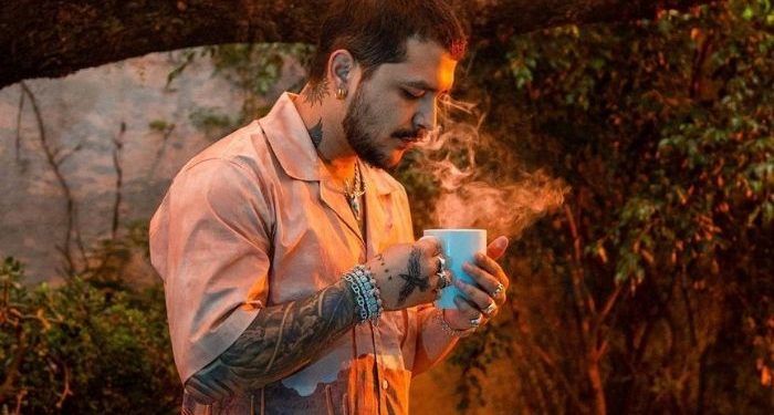 Christian Nodal besa en presentación a Carolina Ross en Metepec