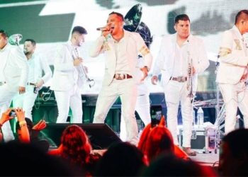 Edwin Luna y La Trakalosa De Monterrey estrenaron versión de «HASTA QUE SALGA EL SOL»