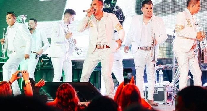 Edwin Luna y La Trakalosa De Monterrey estrenaron versión de «HASTA QUE SALGA EL SOL»