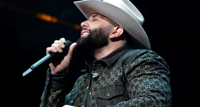 Carin León anunció sus conciertos en Domo Care en Monterrey.