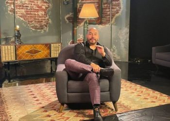 Ninel Conde da apasionado beso a Lupillo Rivera