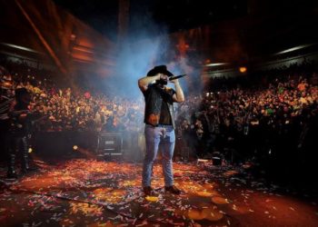 Carin León estrenó «Si es cierto que te vas»