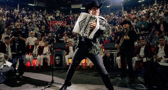 Alfredo Olivas anunció la fecha de su nuevo material «Alfa & omega».