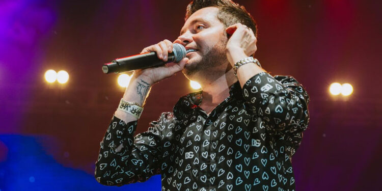 El cantante Memo Garza sufre accidente carretero en Sinaloa; seis músicos resultan heridos