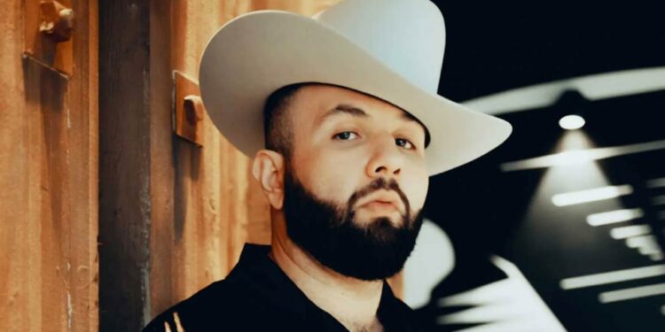 Carín León hace historia al colaborar con Bon Jovi en el Forever (Legendary Edition)