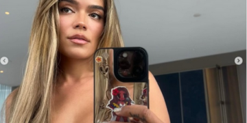 Karol G enciende Instagram con atrevida selfie y desata una ola de reacciones