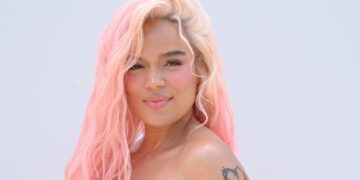 Karol G anuncia por sorpresa su nuevo álbum; «No me arrepiento de sentir tanto» llega en agosto