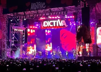 La Adictiva llena de banda y nostalgia el segundo concierto masivo del Alfeñique