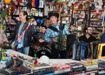 os Tigres del Norte llevan la música regional mexicana al escenario de Tiny Desk
