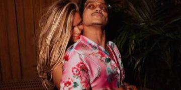 Bruno Mars y Karol G protagonizan romántico encuentro en “Dance With Me”